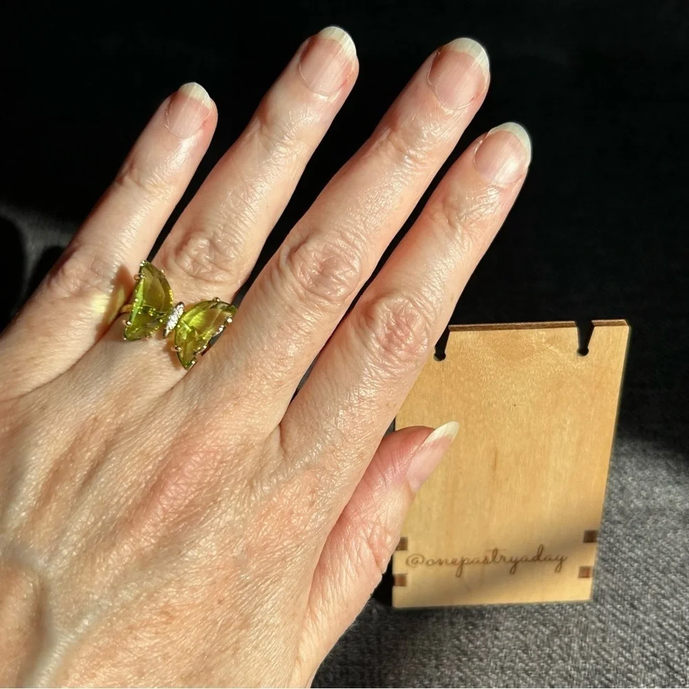 Pretty LIGHT GREEN Butterfly Gemstone Fashion Ring, Gold, Adjustable